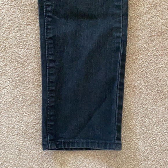 Levi’s Skinny Leg Jeans in Black - Picture 3 of 9